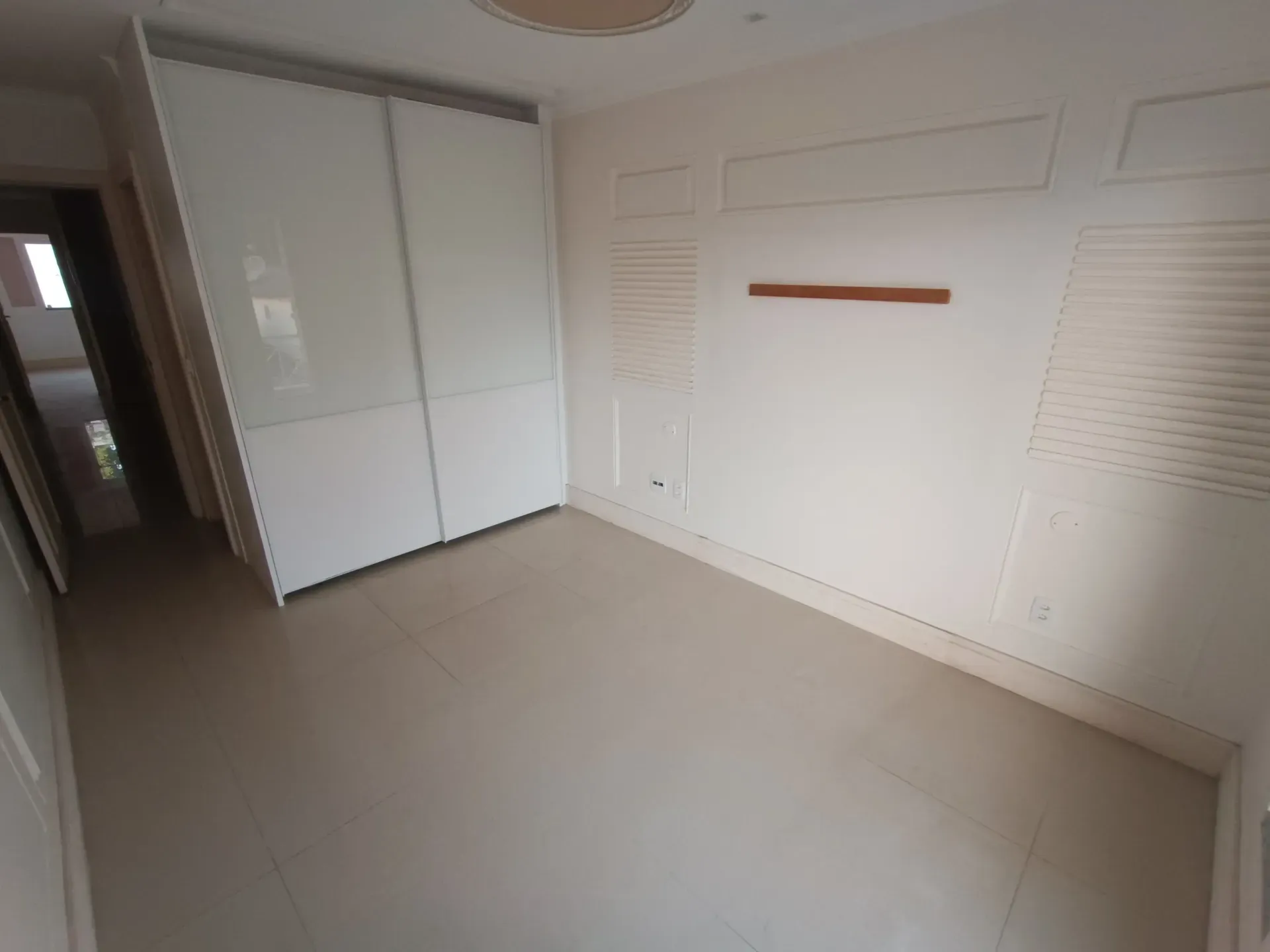 Unfurnished house with 4 bedrooms and 5 bathrooms — photo 30