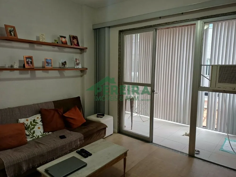 Glass-enclosed balcony in a 3-bedroom apartment, 103 m²