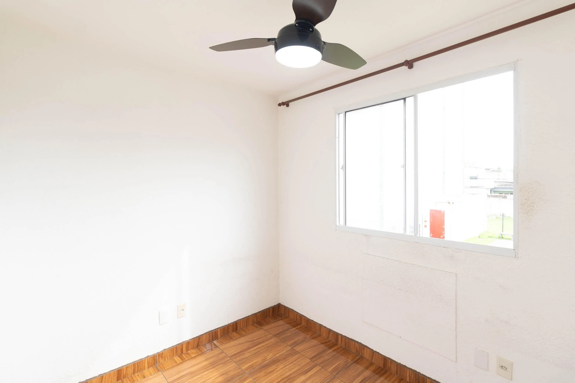 2-bedroom apartment with a glass-enclosed shower — photo 22