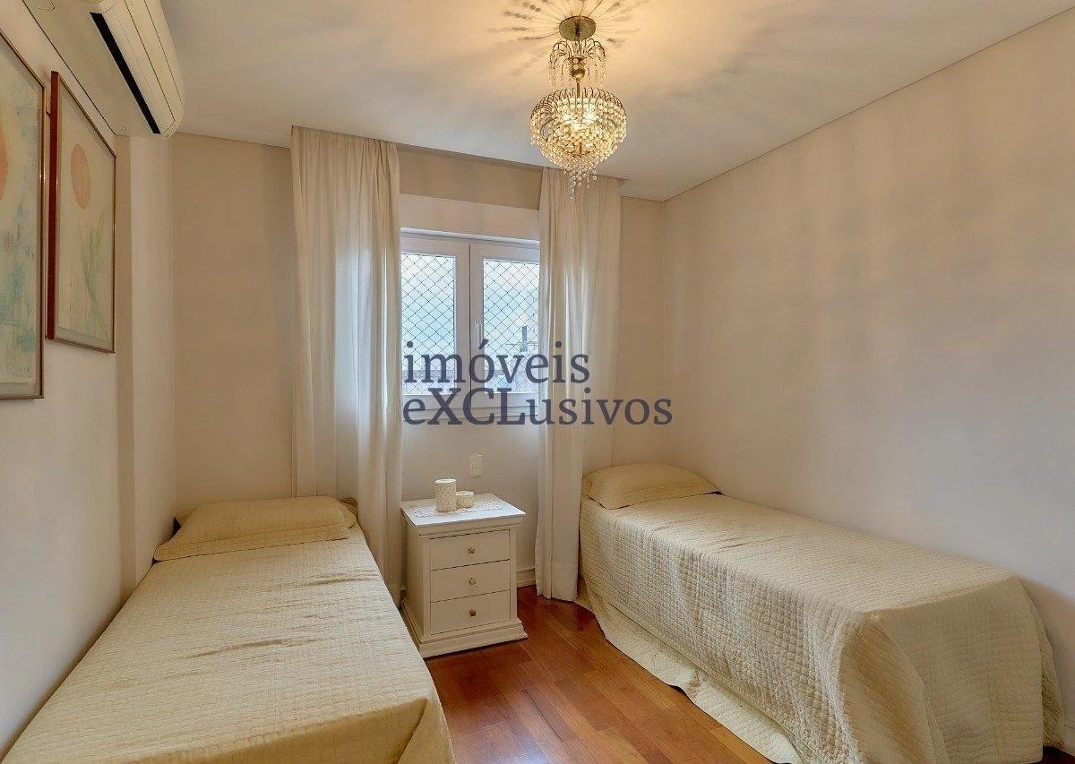 Furnished 240 m² apartment with 3 en-suites — photo 37