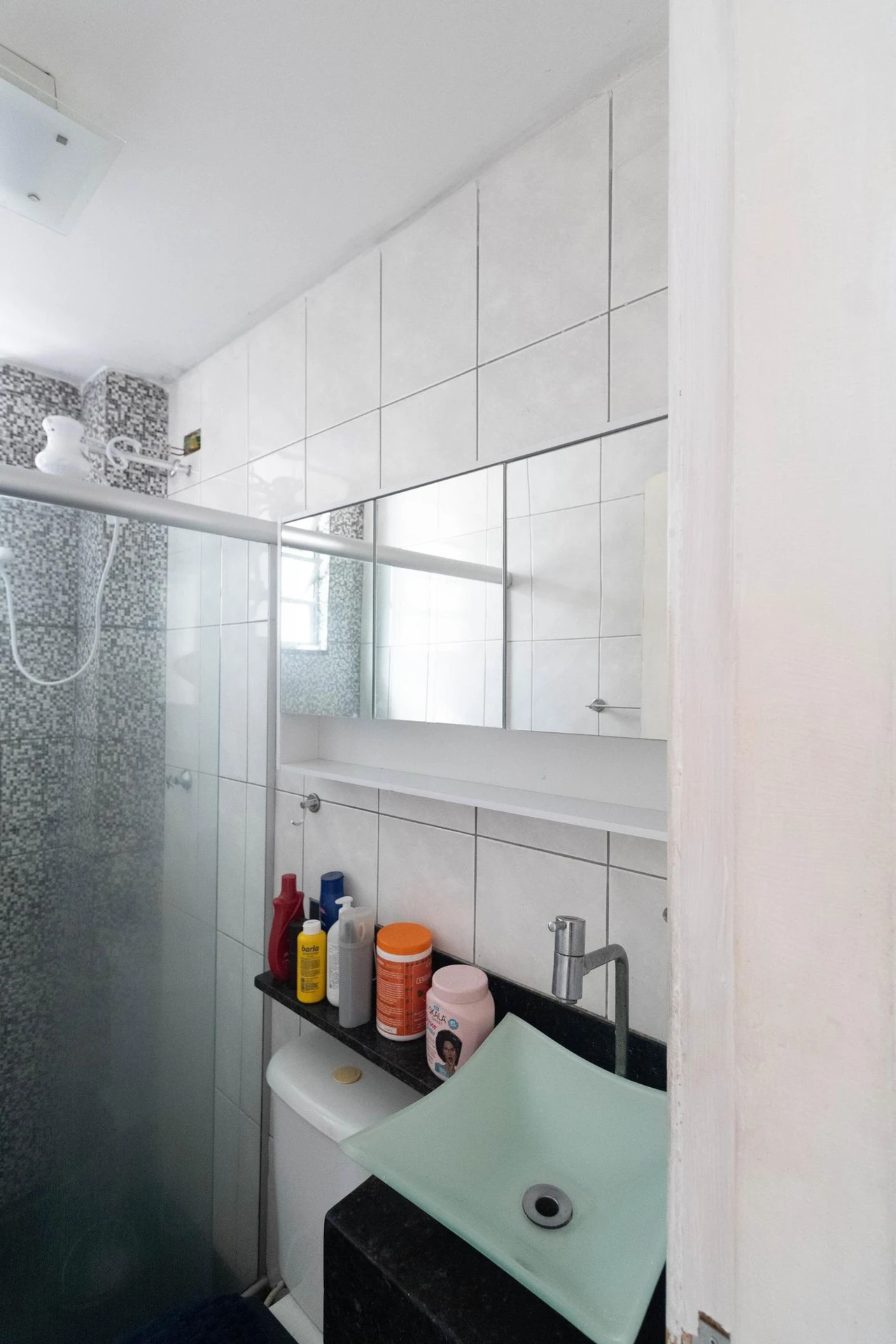 Furnished 2-bedroom apartment with condo pool — photo 30