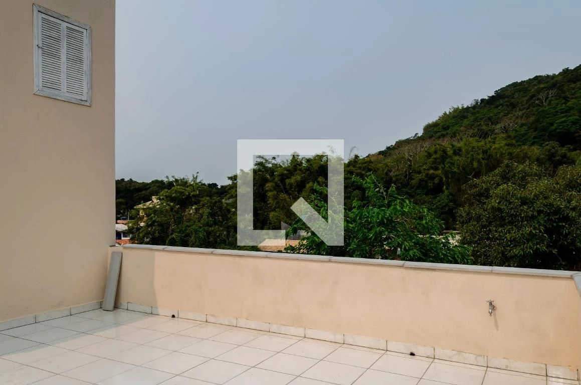 3-bedroom house with a mountain view in Florianópolis — photo 19