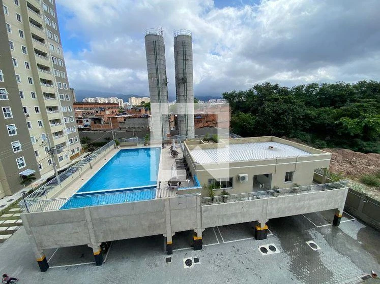 One-bedroom apartment in a building with a pool — photo 5