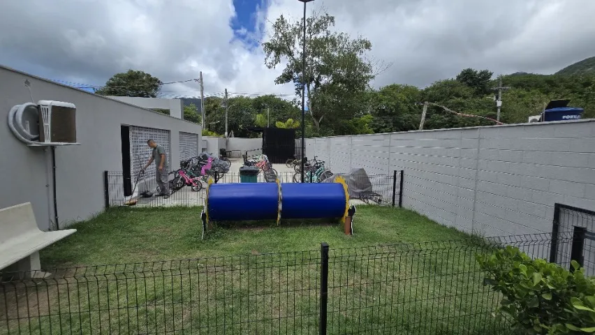 Apartamento sem mobília com cozinha separada e varanda — photo 8