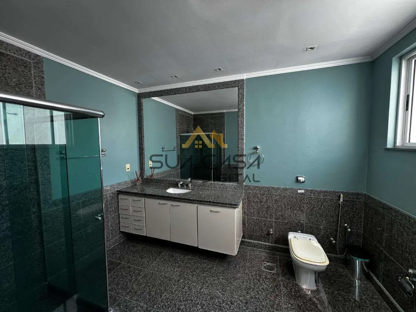 House with 5 bedrooms, 5 bathrooms and built-in wardrobes — photo 17