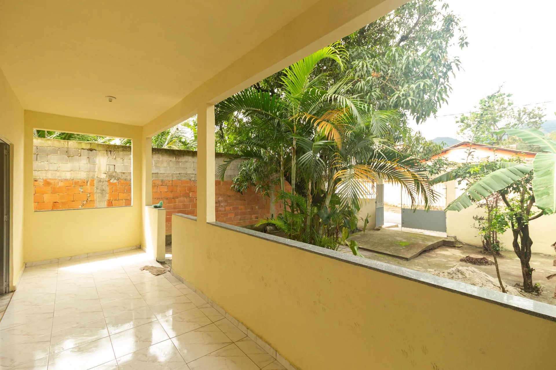 Unfurnished house with 2 bedrooms and a private garden