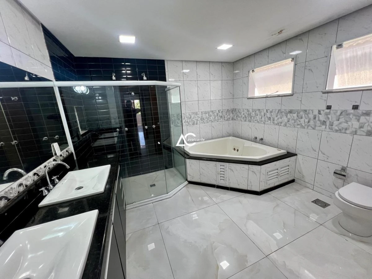 Detached home with 5 en-suite bedrooms and 541 m² — photo 47