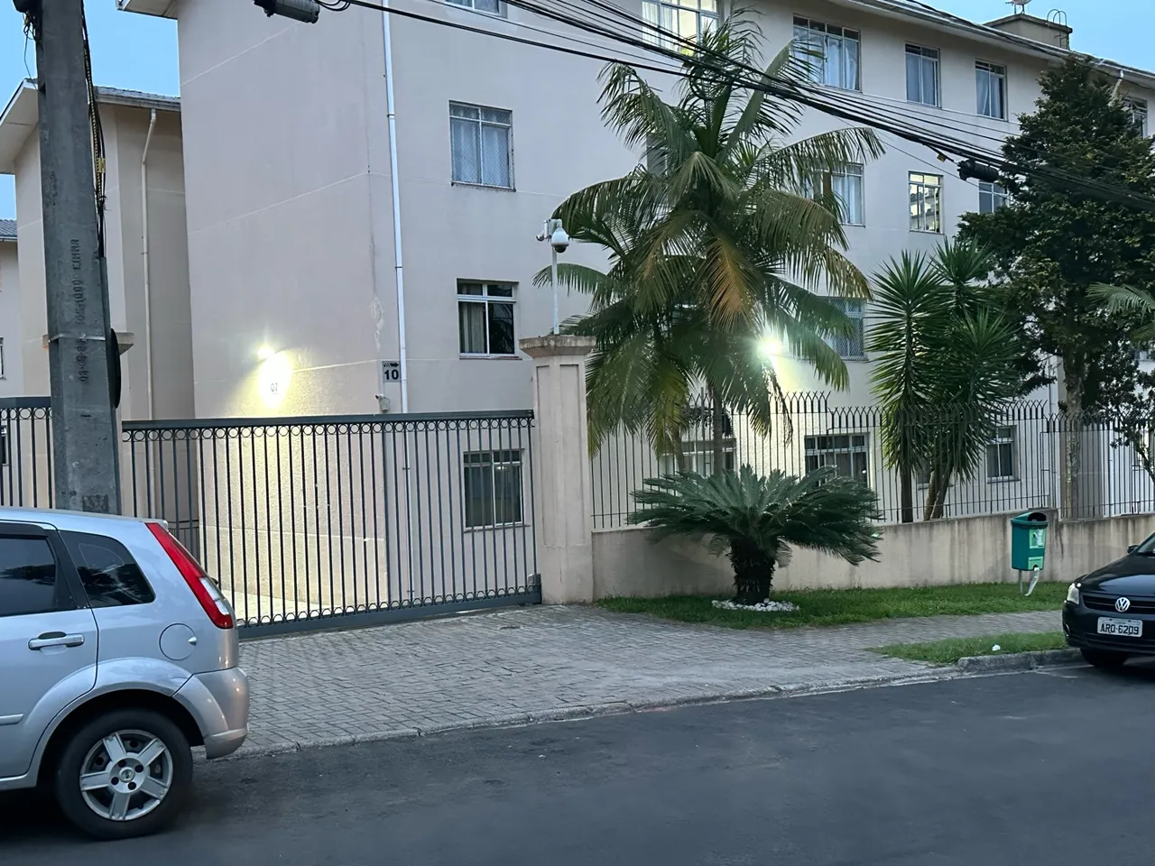 2-bedroom apartment with wood or laminate floors in Curitiba — photo 3