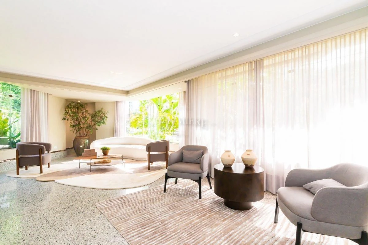 Bañera y 4 dormitorios: departamento de 322 m²