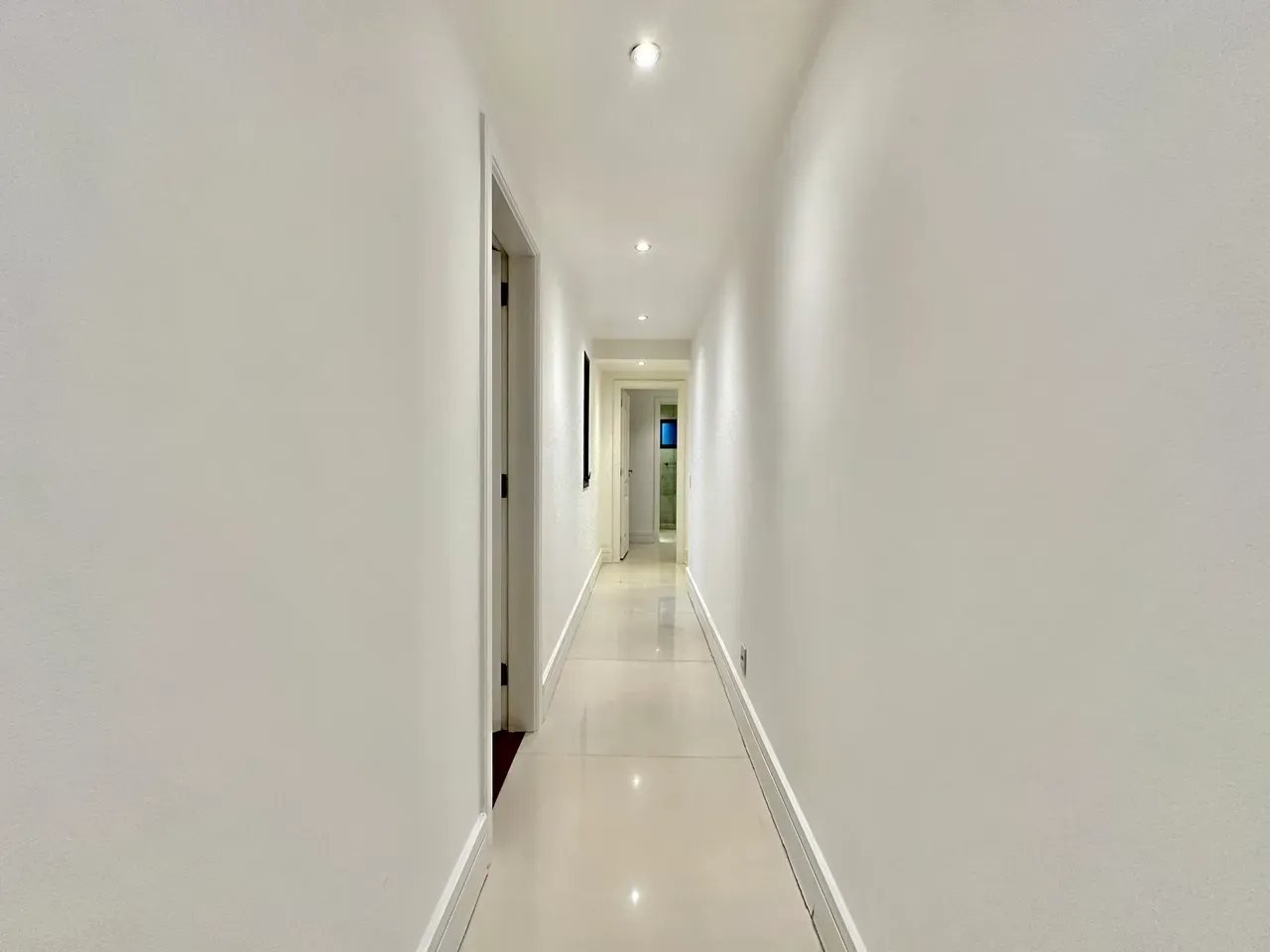 Furnished apartment, 268 m², with a water view — photo 24