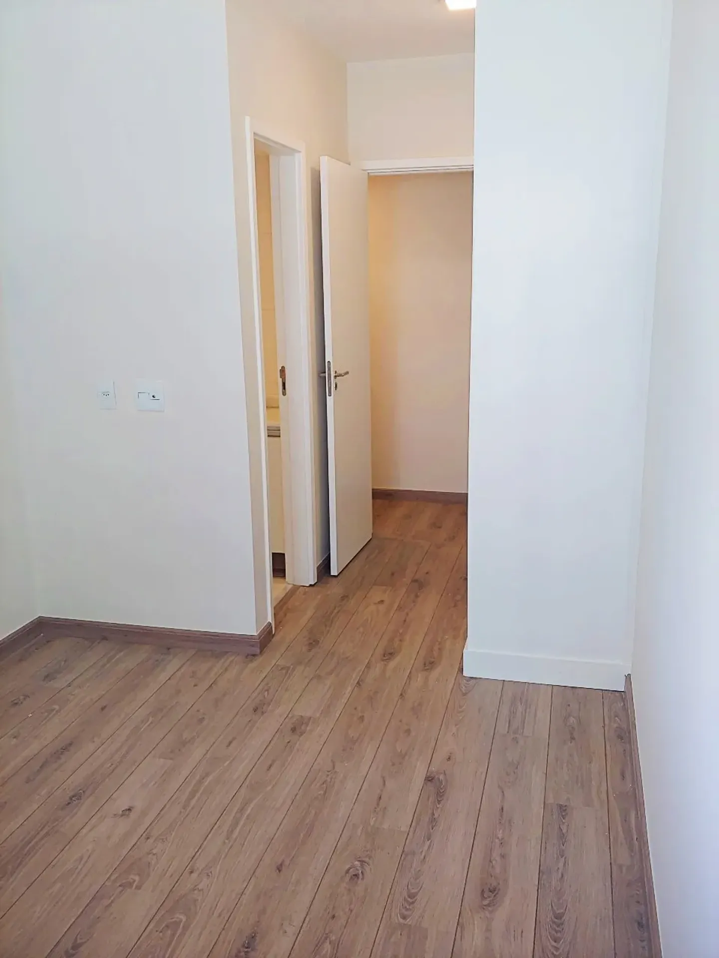 Apartment with 3 bedrooms, balcony and 2 parking spots — photo 39