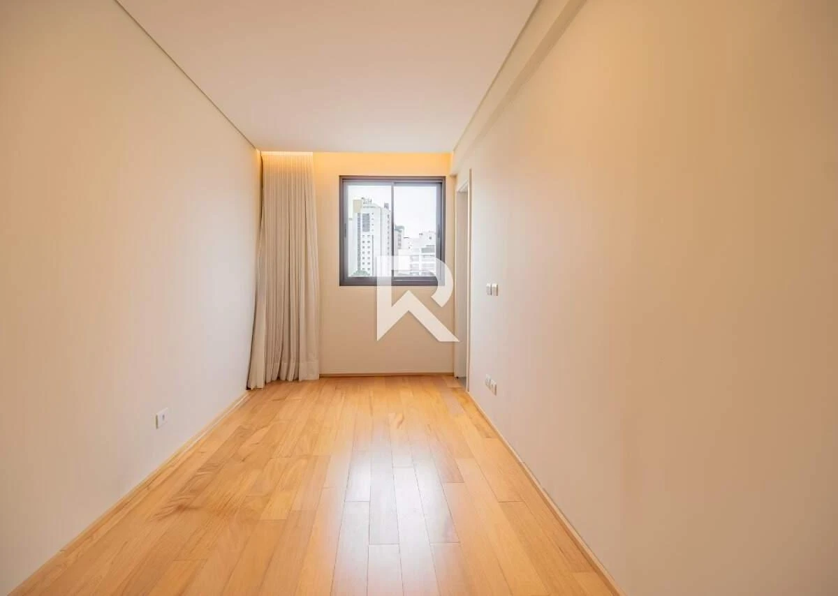 3-bedroom apartment with a walk-in closet in Curitiba — photo 28