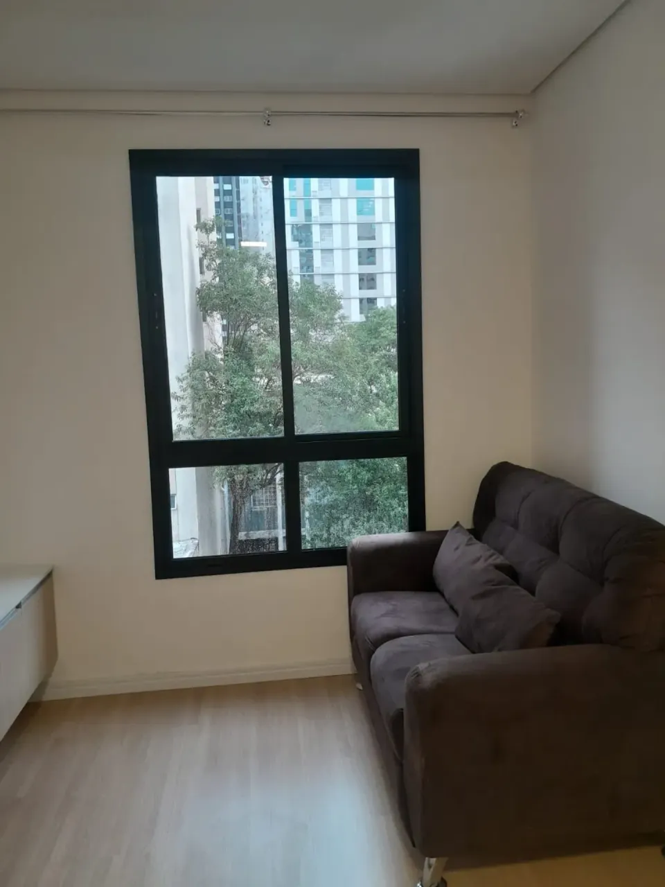 Furnished 1-bedroom apartment with open-plan kitchen — photo 19