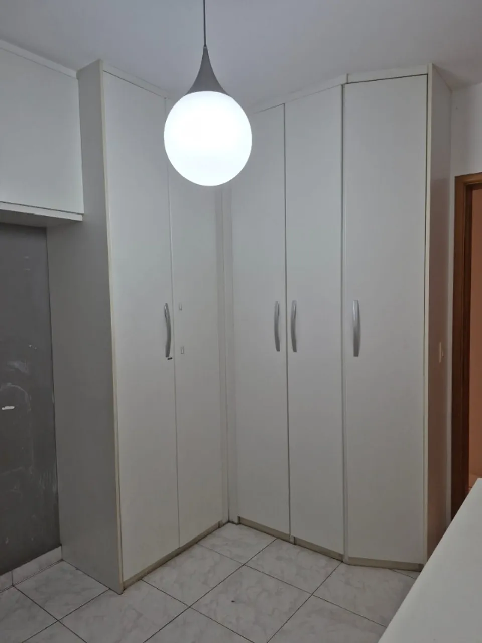 2-bedroom apartment in a building with a gym — photo 9