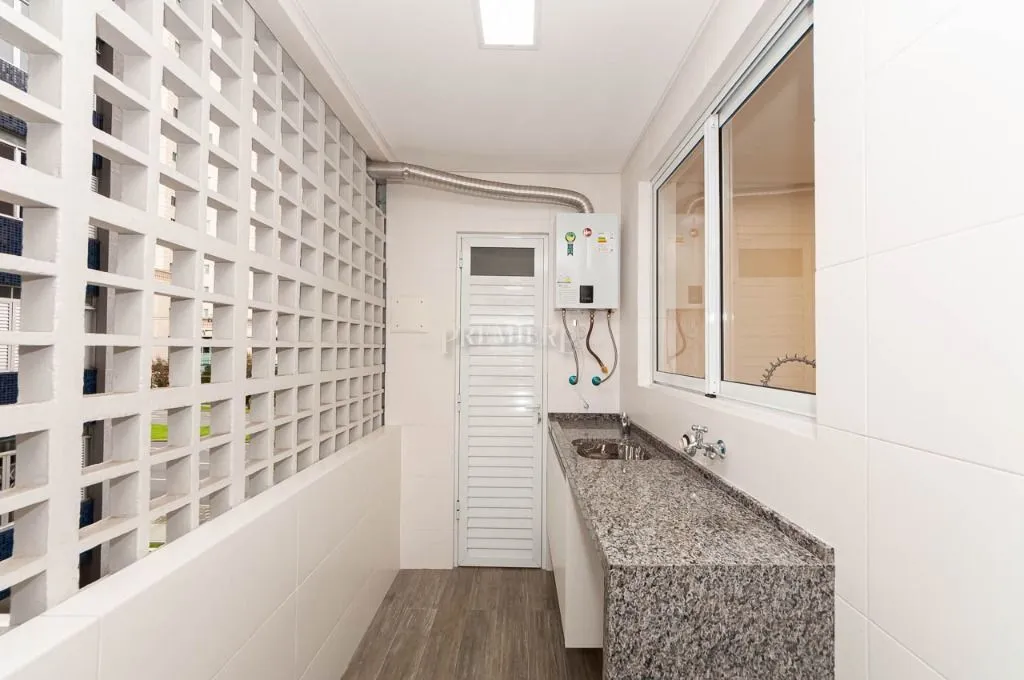 137 m² apartment with 3 bedrooms and 1 parking spot — photo 28