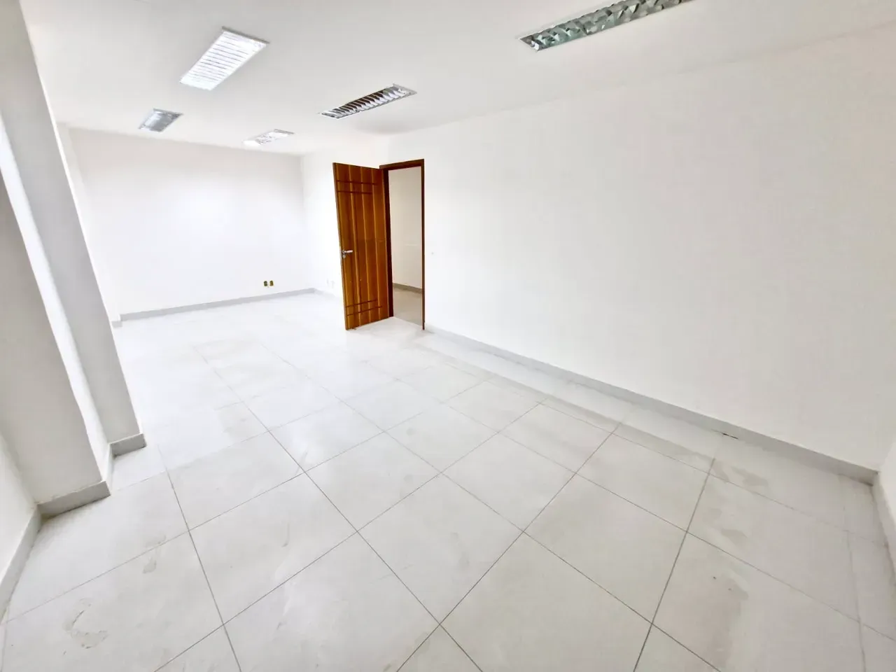 Casa comercial com 5 quartos e cozinha separada — photo 10