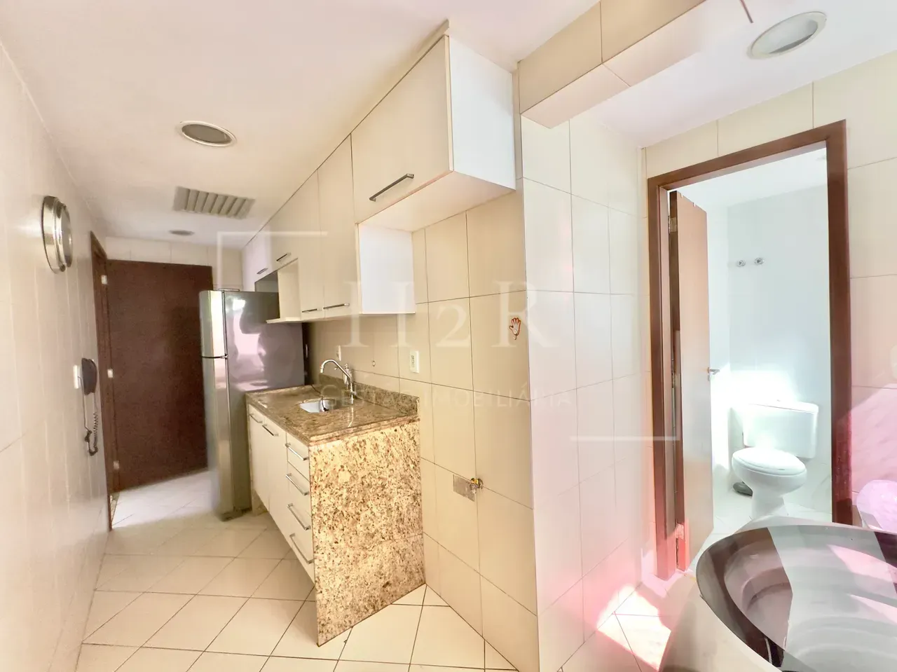 Furnished 3-bedroom apartment with balcony — photo 6