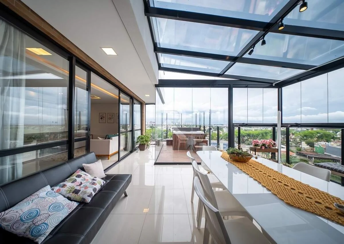 Furnished apartment, 150 m², with a glass-enclosed balcony — photo 9