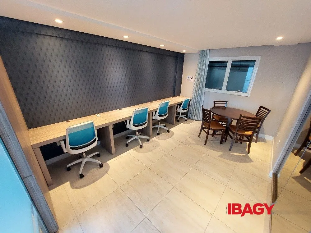 Balcony with a grill in a one-bedroom apartment, 39 m² — photo 9