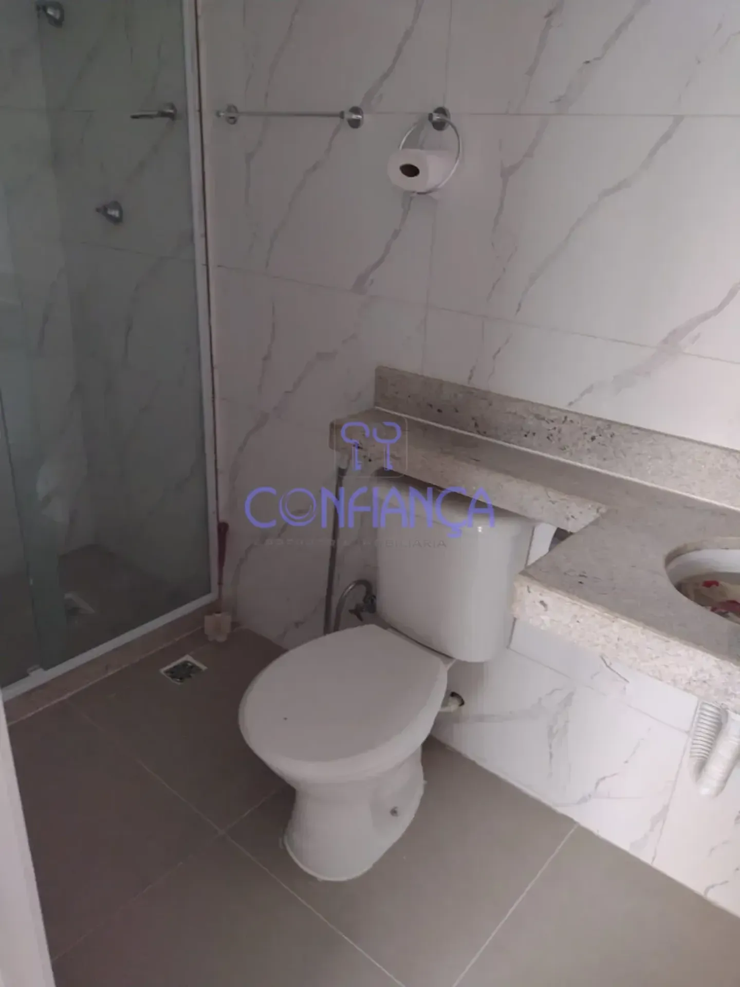 One-bedroom apartment in a building with a pool — photo 16