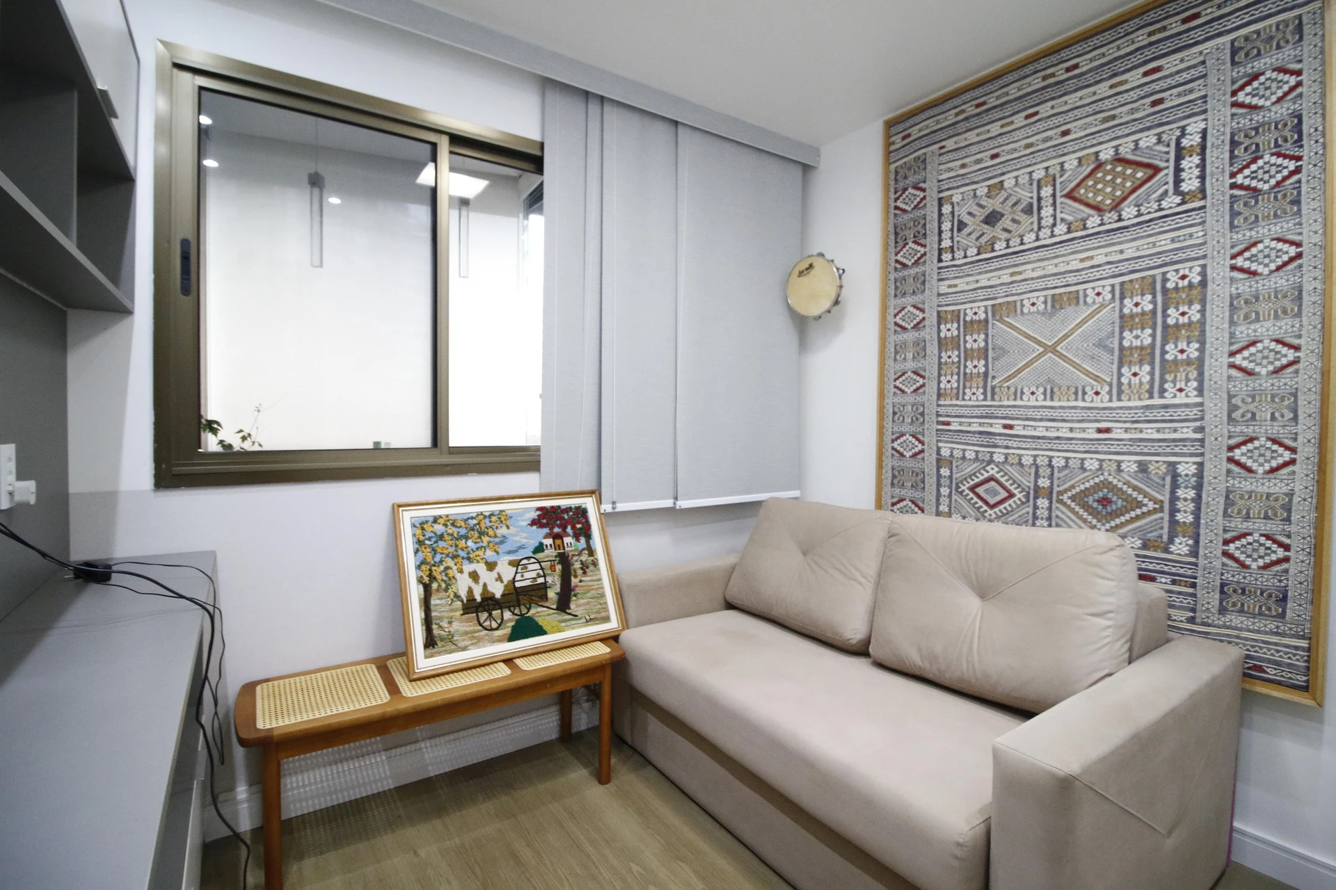 Walk-in closet in a 2-bedroom apartment, 90 m² — photo 20