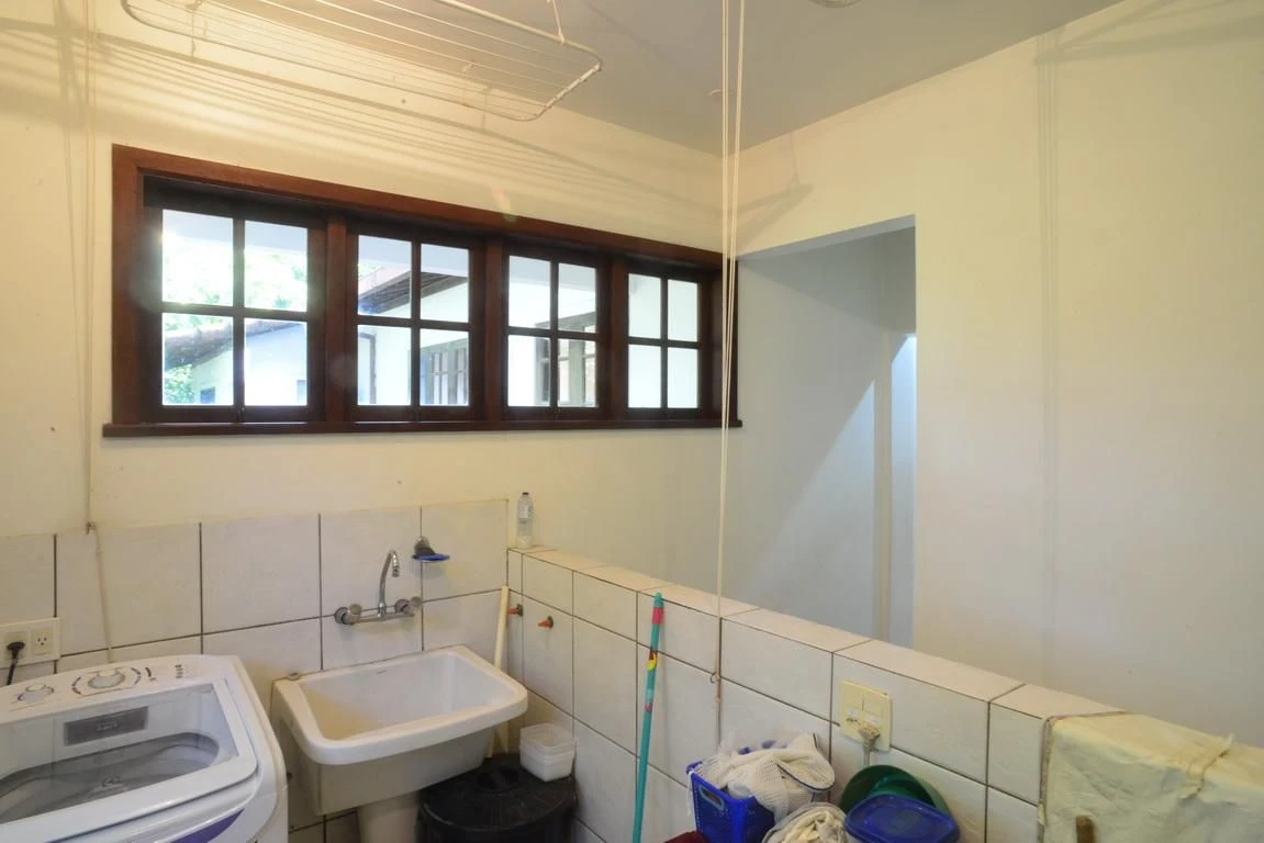 Casa mobiliada com 6 quartos e 5 suítes, com jardim — photo 51
