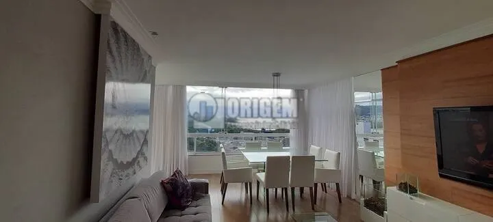 Furnished 3-bedroom apartment with 208 m² and terrace — photo 4