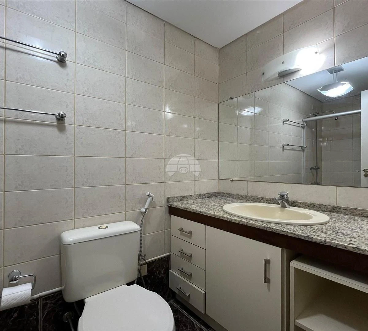 3-bedroom apartment with a bathtub in Curitiba — photo 27