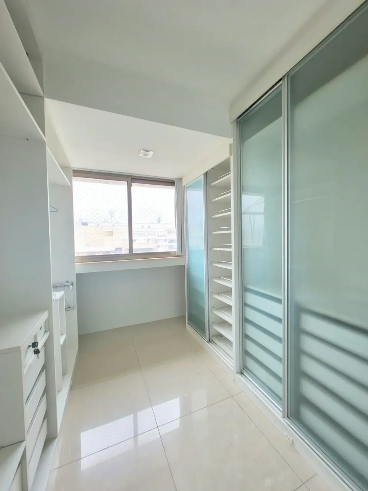 240 m² apartment with a bathtub and a grill on the balcony — photo 6