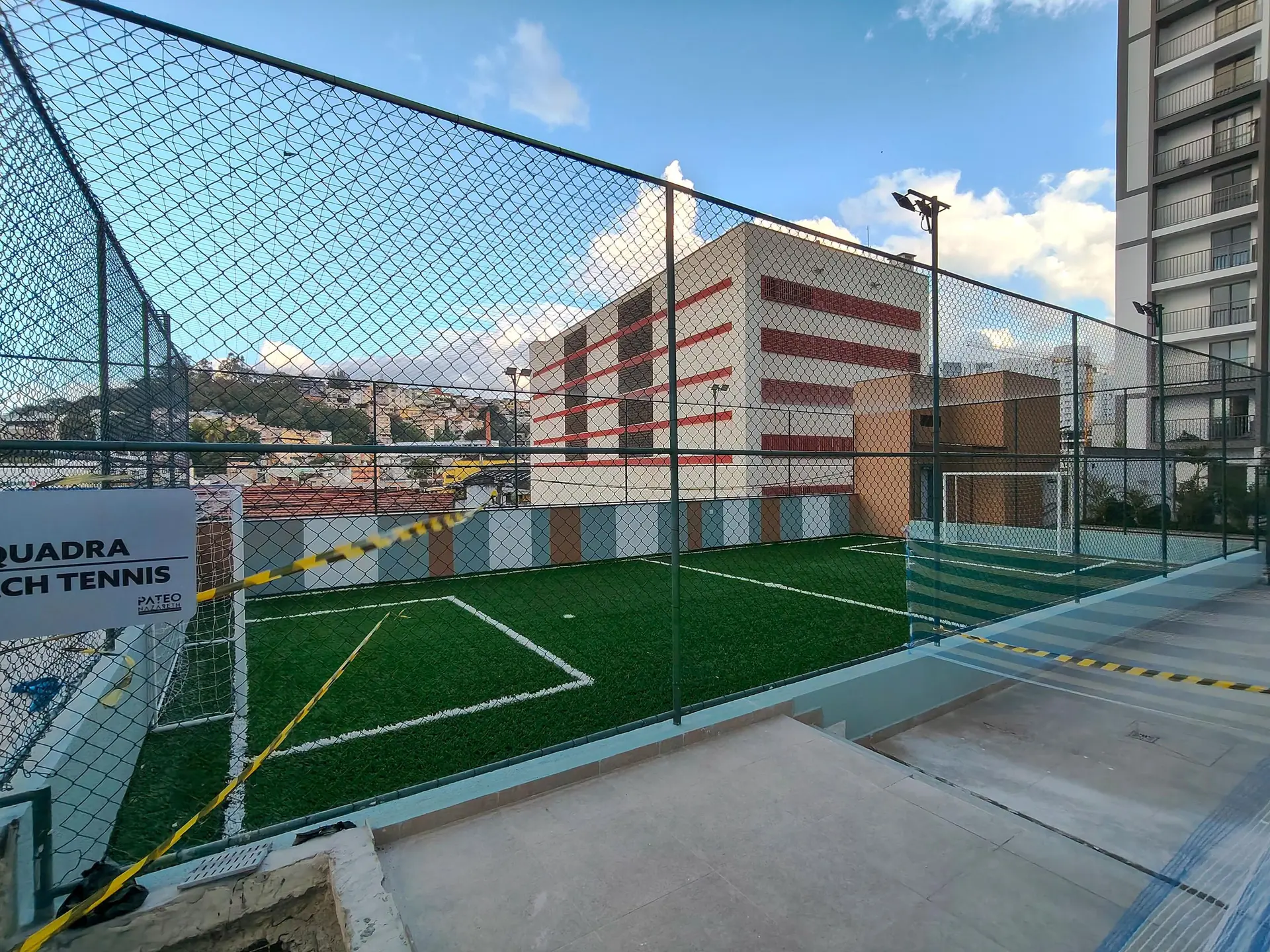 Apartamento com 2 quartos e varanda de vidro fechada — photo 55