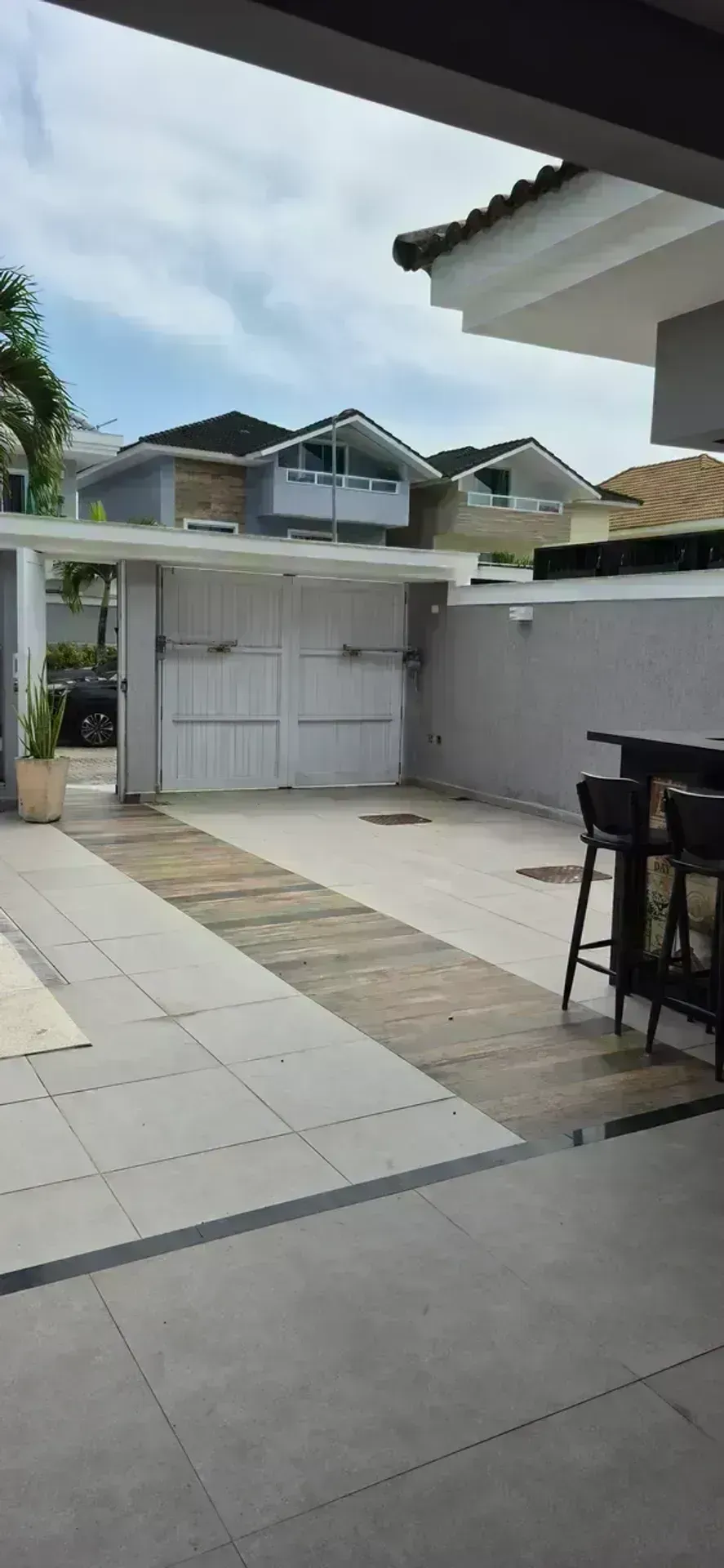 Furnished triplex house with 4 bedrooms and 5 baths — photo 8