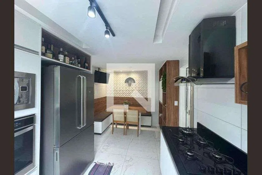 Floor-to-ceiling windows in a 6-bedroom house, 290 m² — photo 7