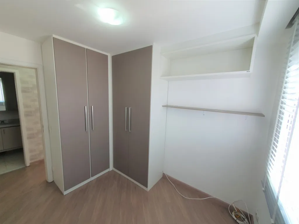 Apartamento de 2 quartos com cozinha fechada e fogão a gás — photo 3