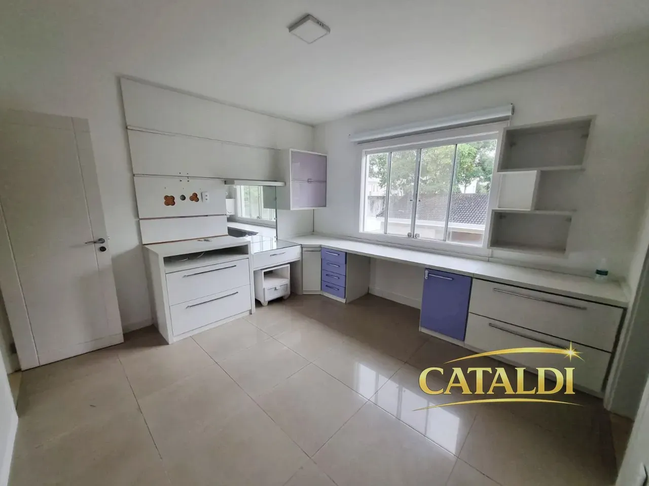 Furnished house, 400 m², with floor-to-ceiling windows — photo 26
