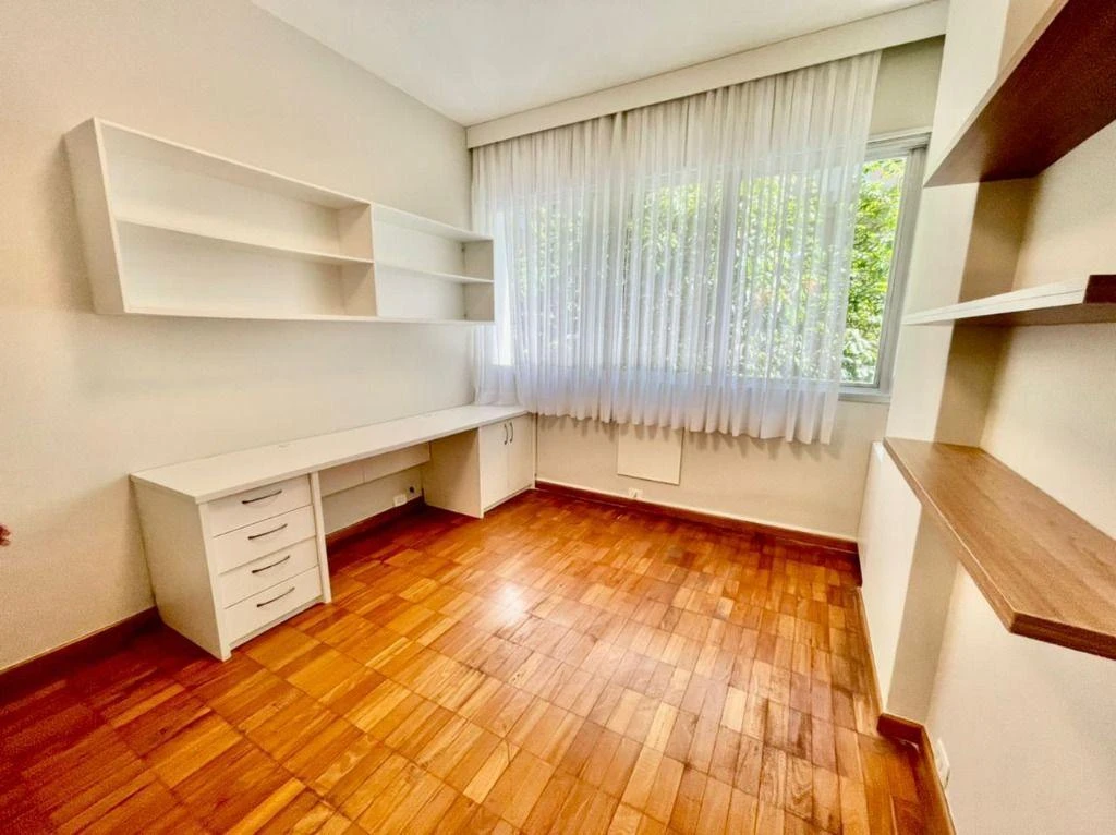 Apartamento de 150 m² com espaço de home office e banheira — photo 10
