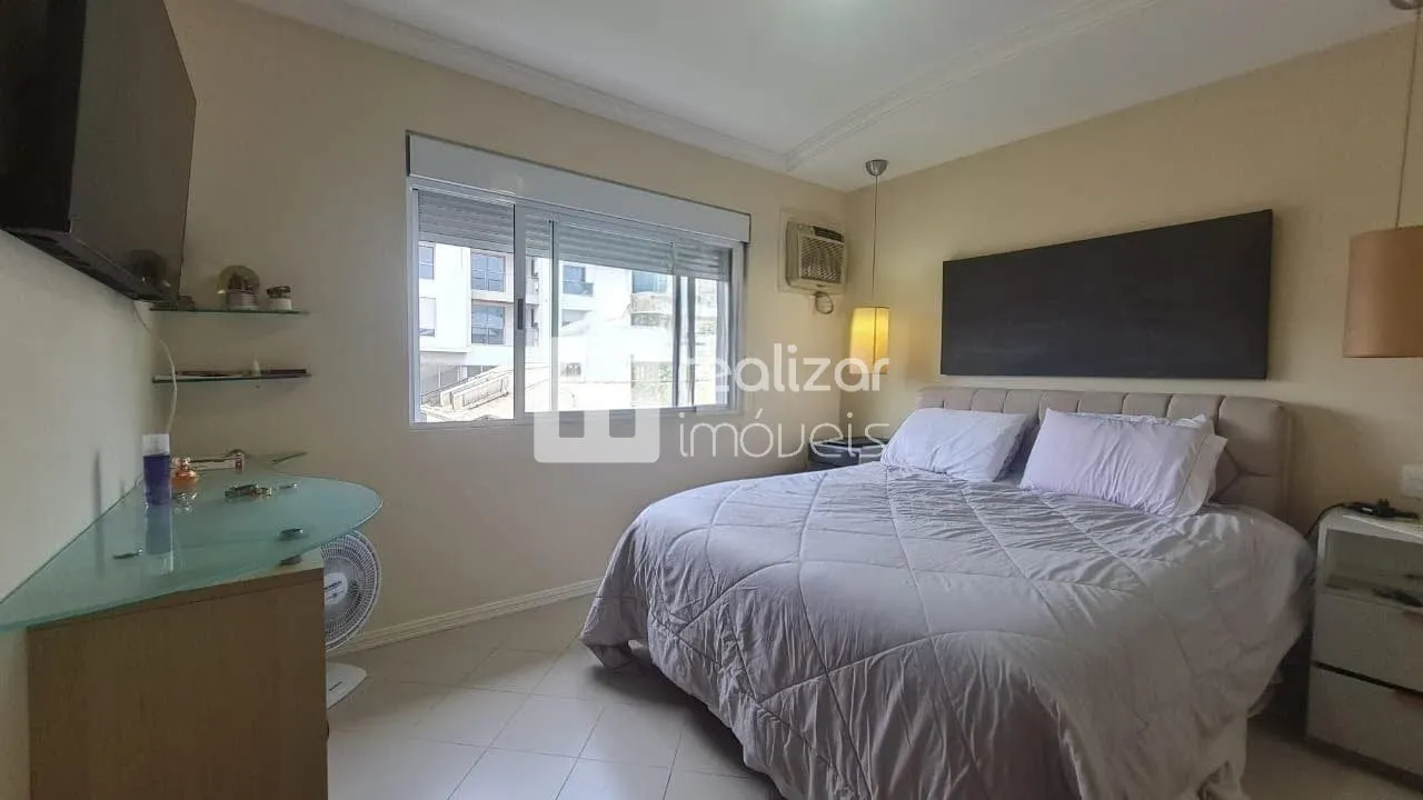 2-bedroom penthouse with 307 m² and 4 bathrooms — photo 4