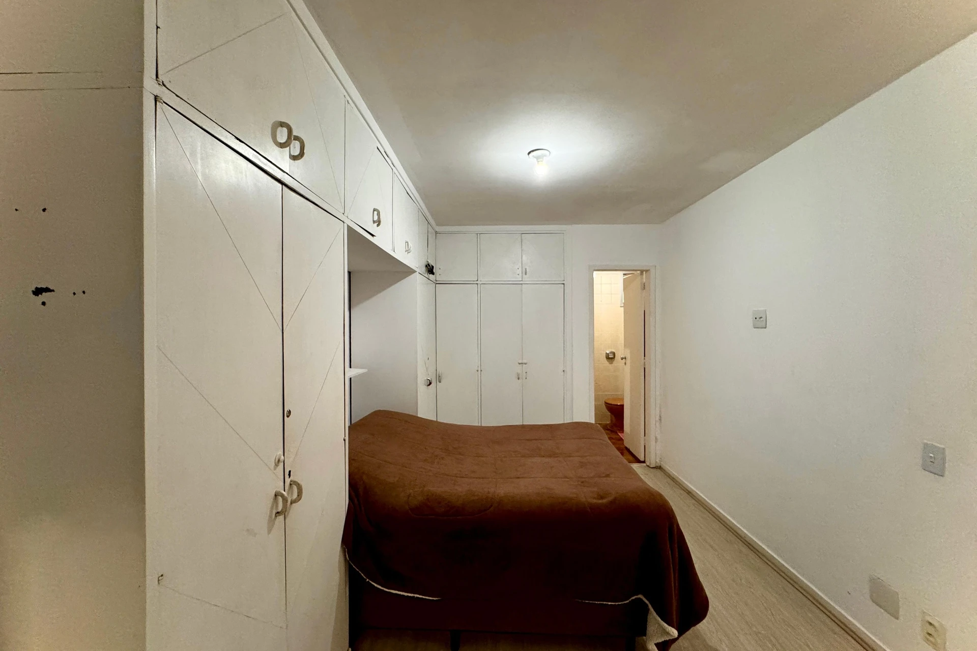 Furnished apartment, 96 m², with a glass-enclosed balcony — photo 20