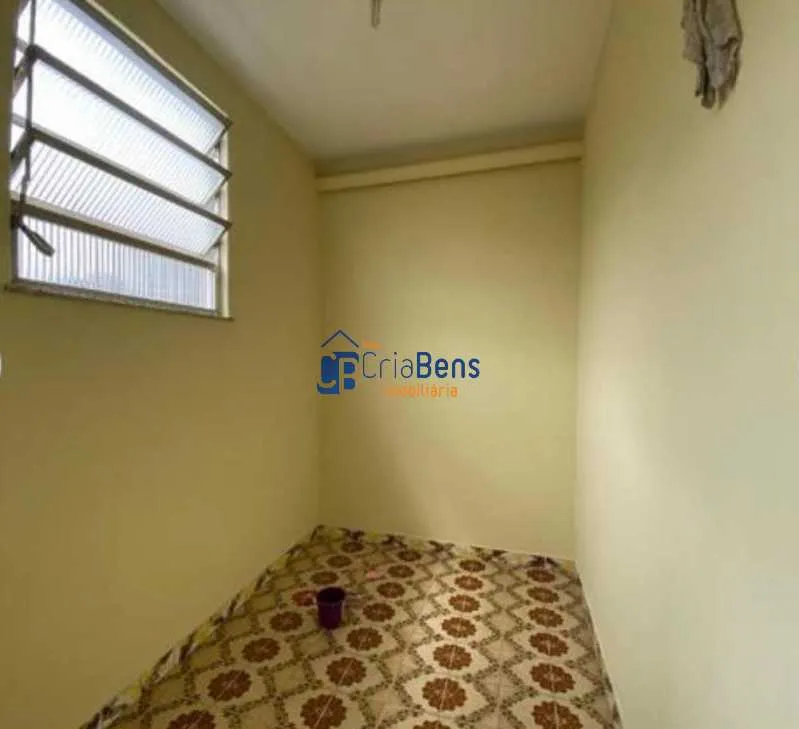 Wood or laminate floors in a 2-bedroom apartment, 60 m² — photo 2