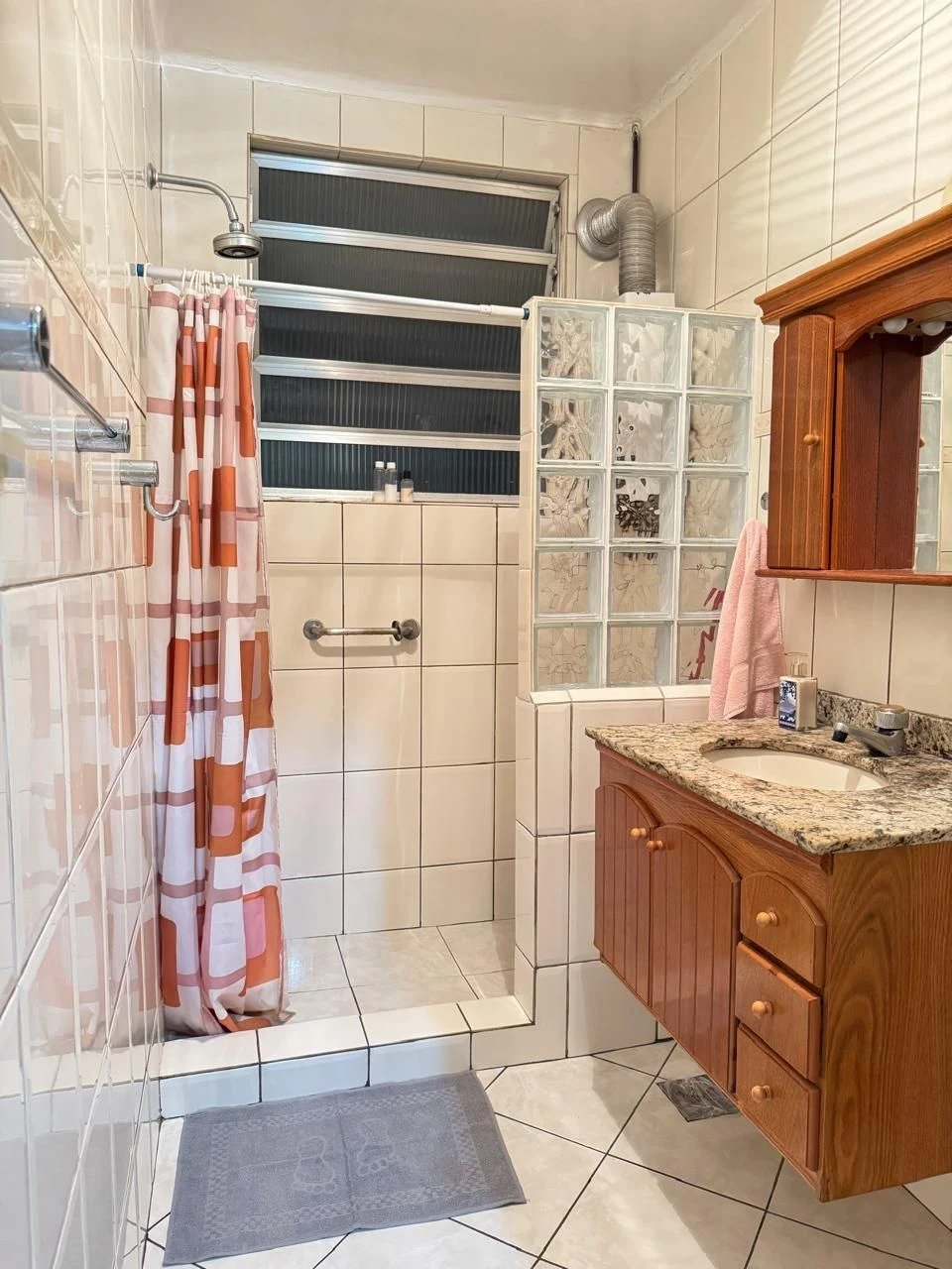 Apartamento com piso de madeira ou laminado, Laranjeiras
