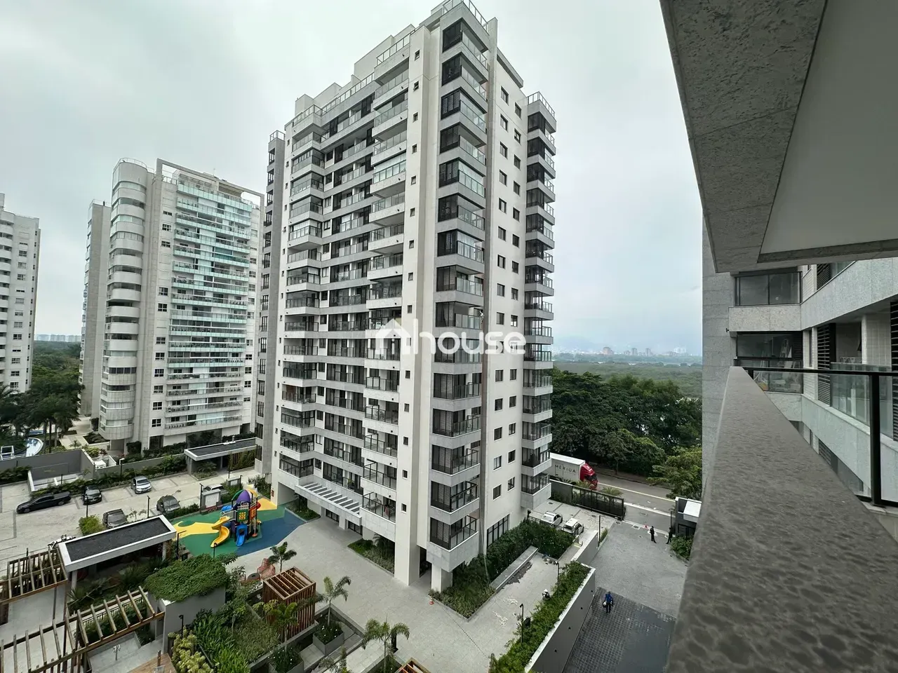 Apartment with 2 bedrooms, glass balcony, and 2 parking — photo 3