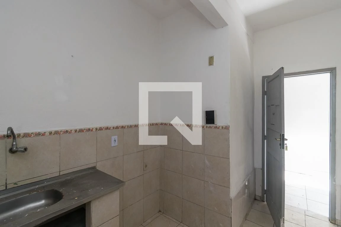 Unfurnished house with no parking, 1 bedroom and 1 bath — photo 2