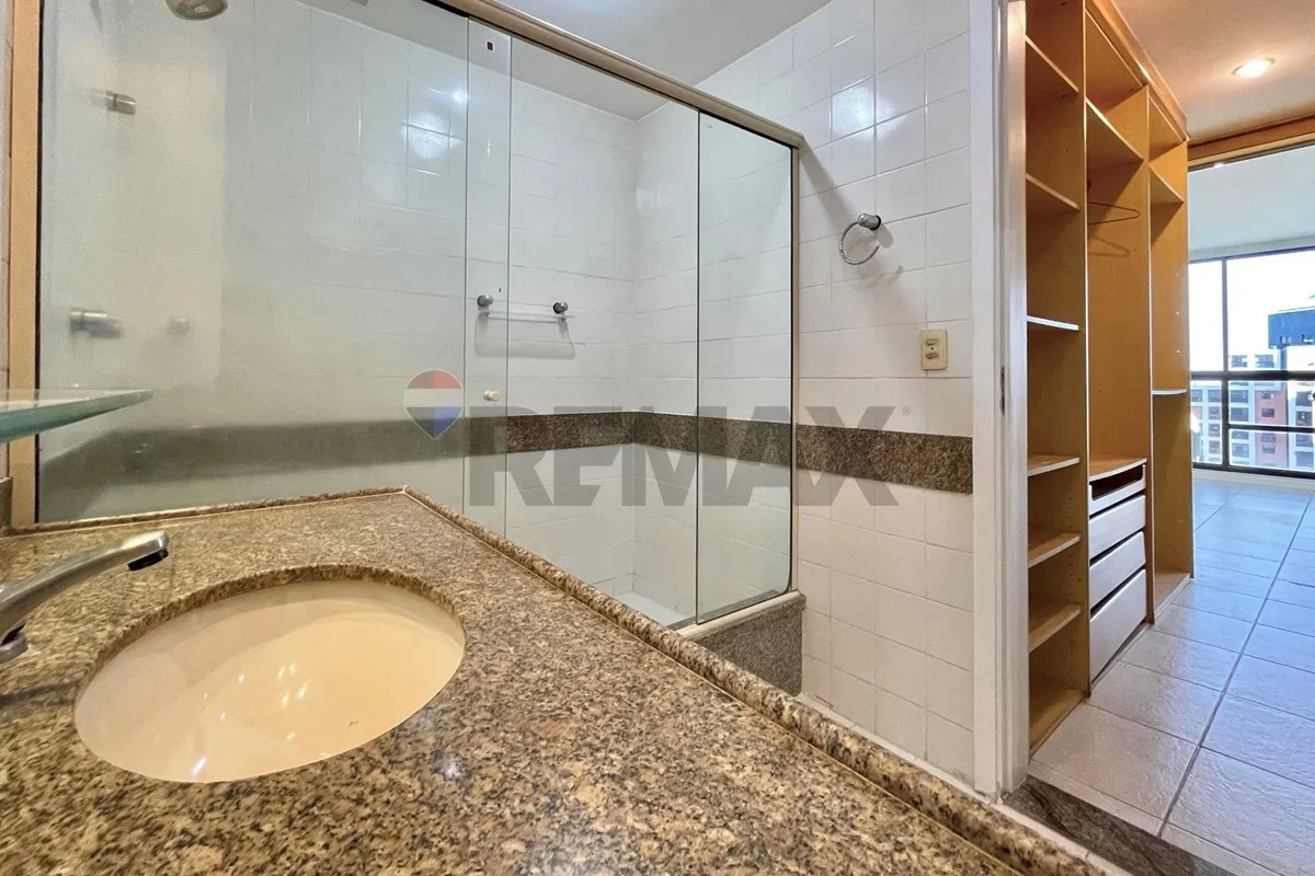 Duplex penthouse with 3 en-suite bedrooms and 200 m² — photo 54