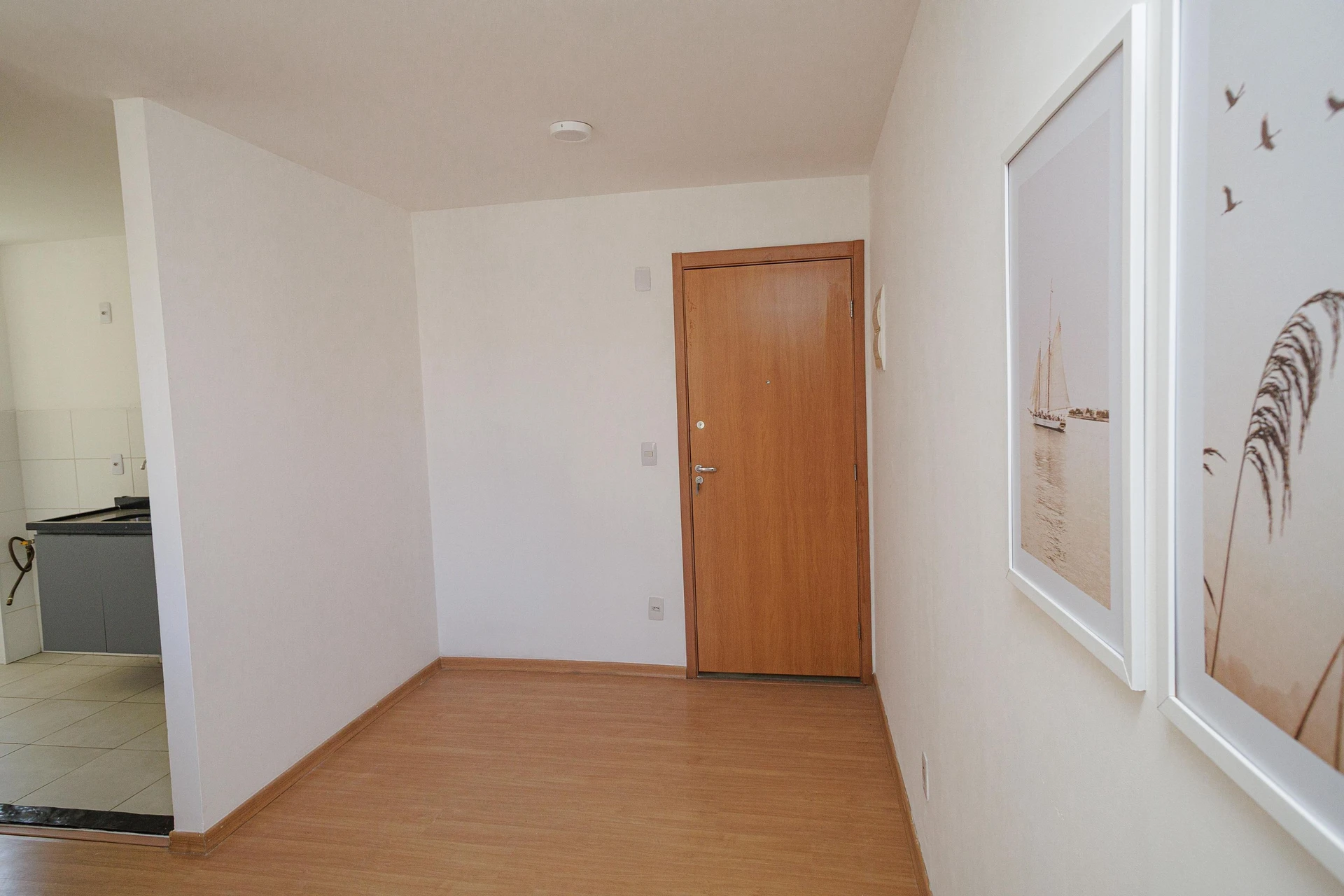 Unfurnished 2-bedroom rental apartment with 1 parking spot — photo 9