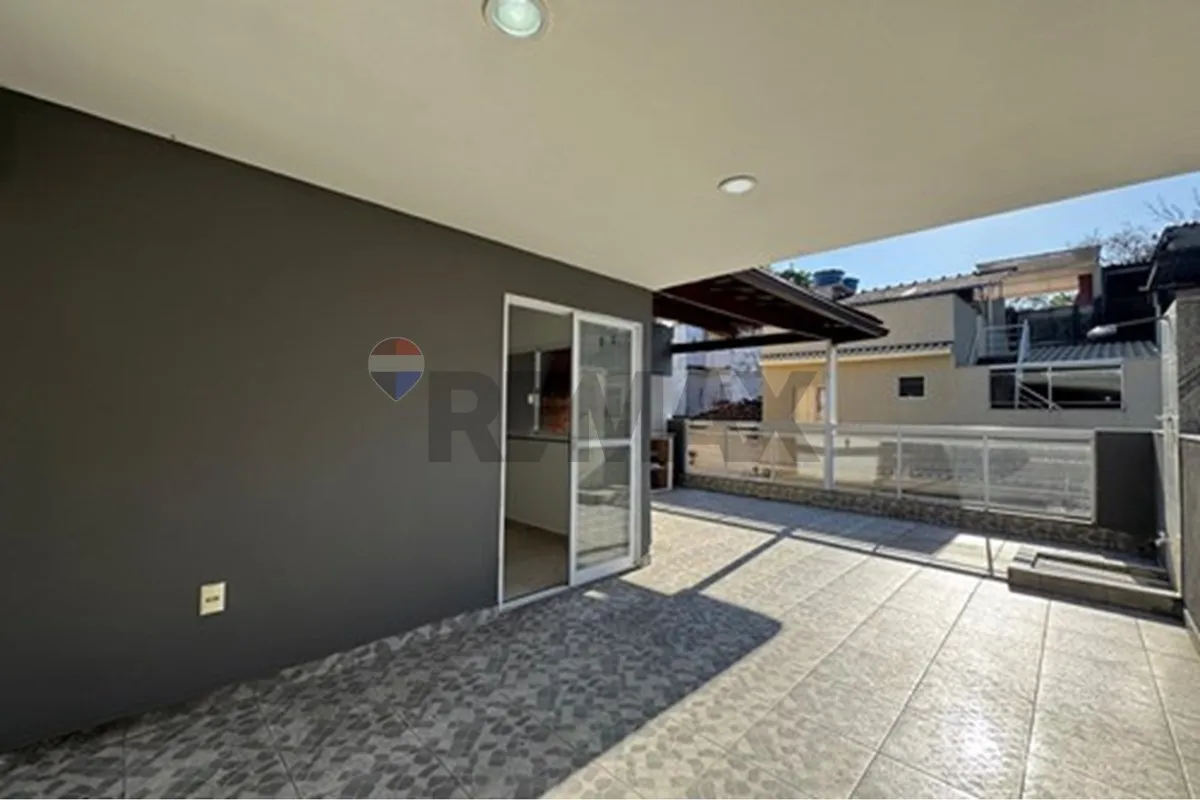 Balcony with a grill in a 3-bedroom house, 104 m² — photo 26