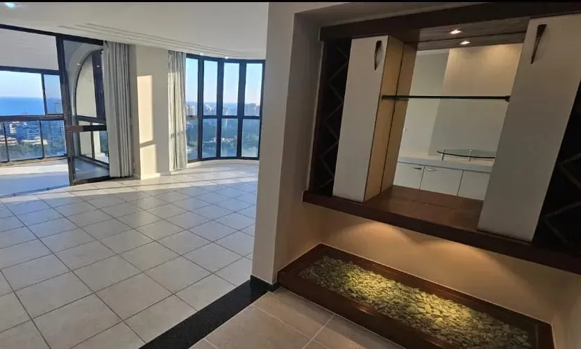 Apartment with 3 bedrooms and city plus water views — photo 14