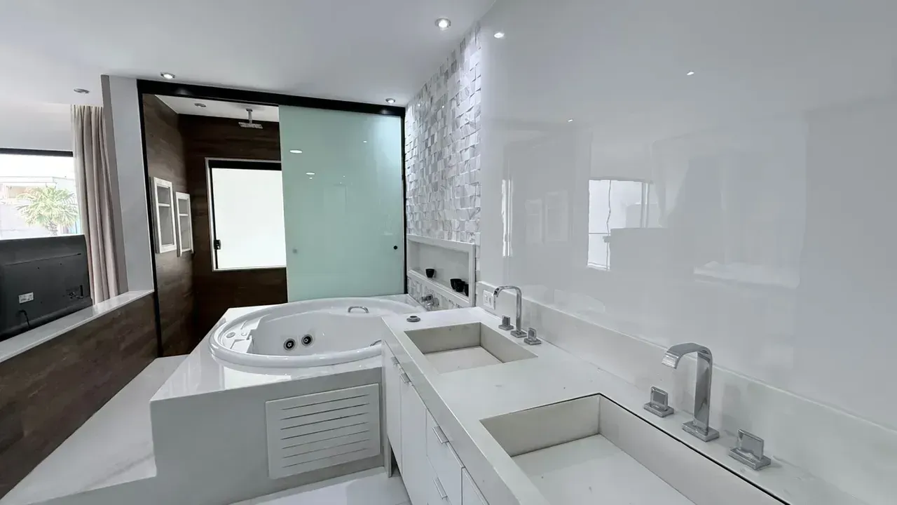 Furnished house with 5 bedrooms and 5 bathrooms, 400 m² — photo 15