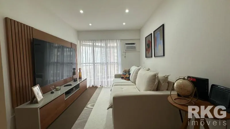Furnished 1-bedroom apartment with an open-plan kitchen — photo 2