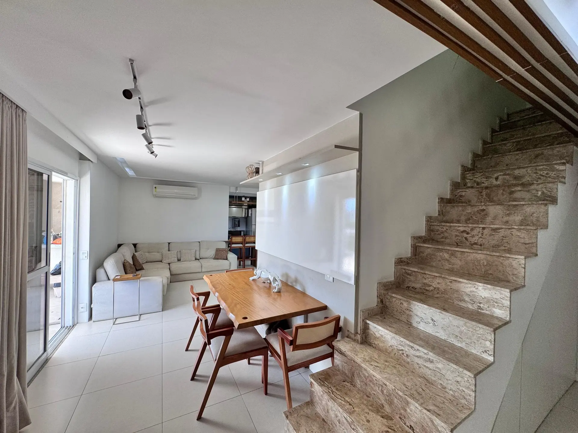 Furnished apartment with 3 bedrooms and 2 parking spaces — photo 44