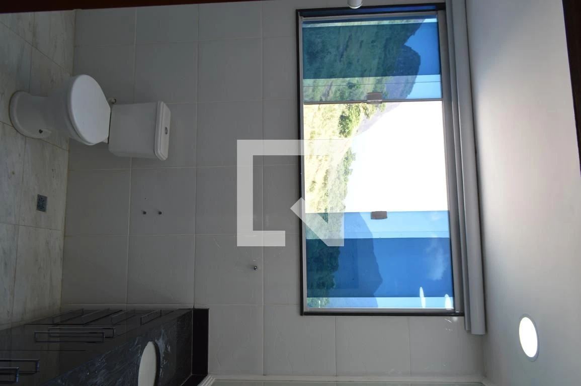 Casa de 3 quartos com janelas do piso ao teto — photo 39