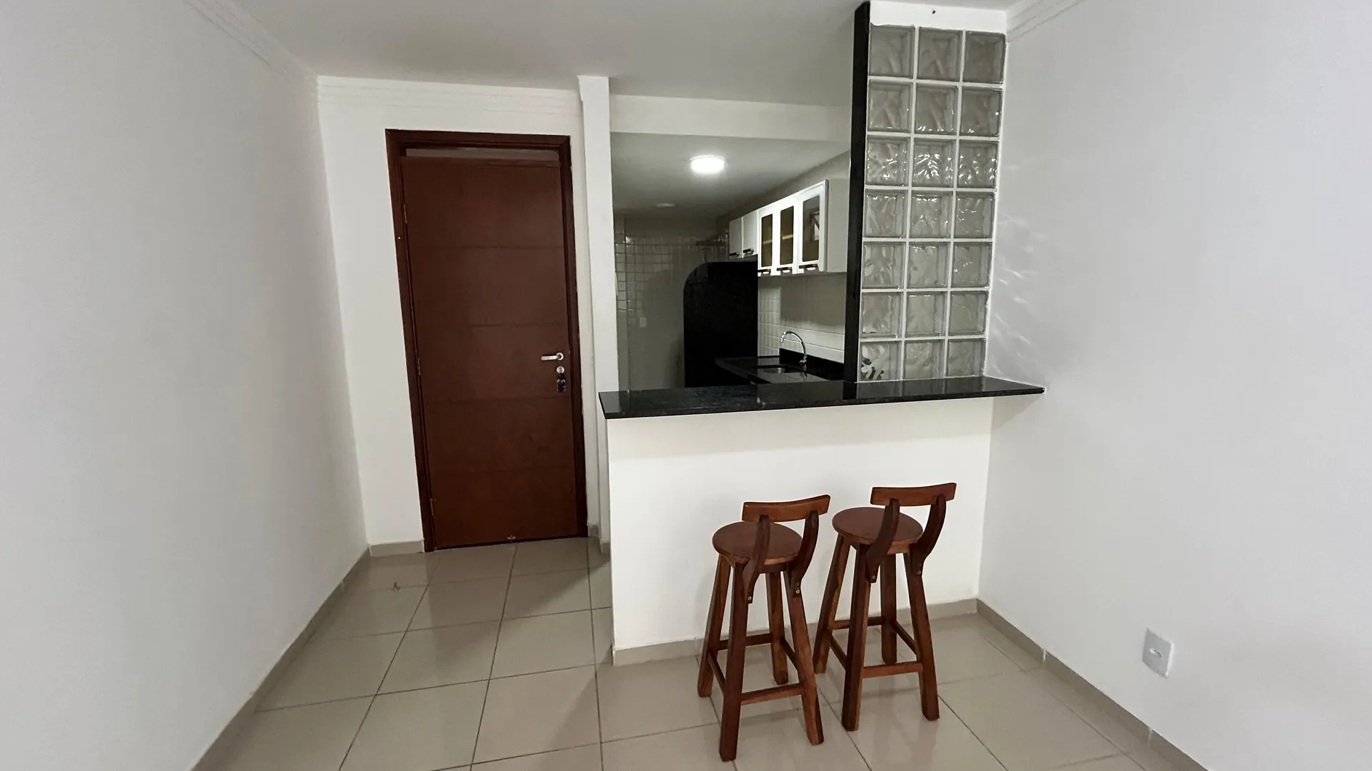 70 m² apartment with 2 bedrooms and laundry area — photo 10